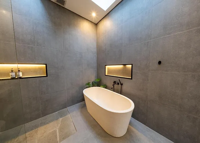 Tropical Modern Private Villa Ubud